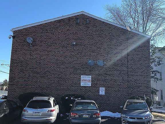 Side view in parking lot
