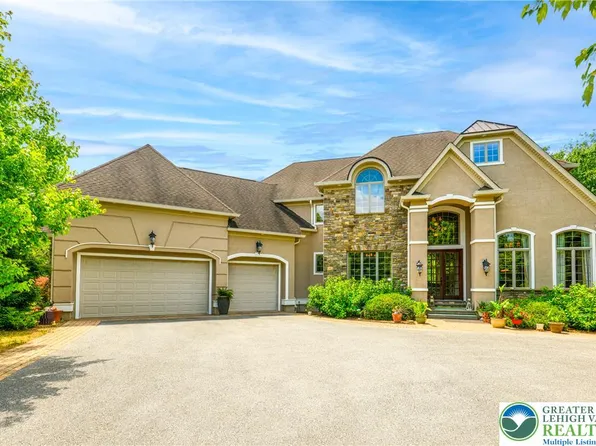 2690 Imperial Crest Ln, Lower Saucon Township, PA 18055