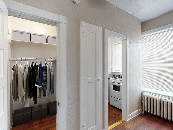 4th image of 725 N Logan St APT 2