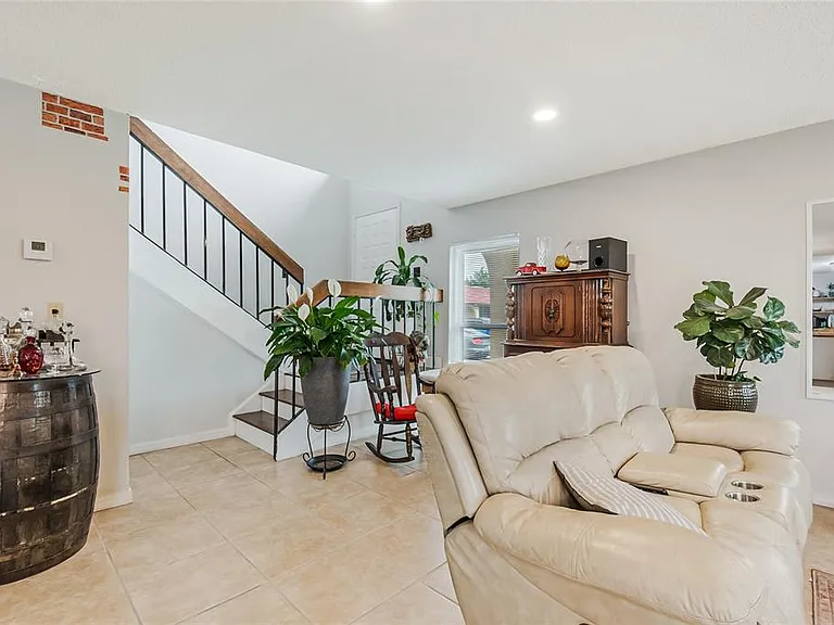 447 Hunter Cir — Photo 26