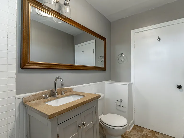 1209 Hanover St — Photo 16