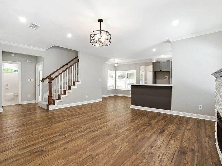 502 Louisa St — Photo 15