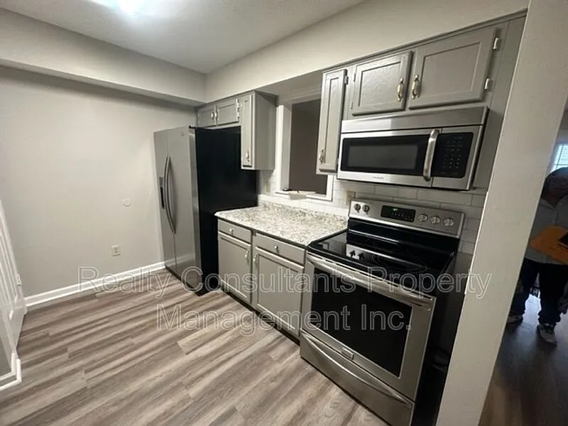 Building Photo - 800C Folly Ct