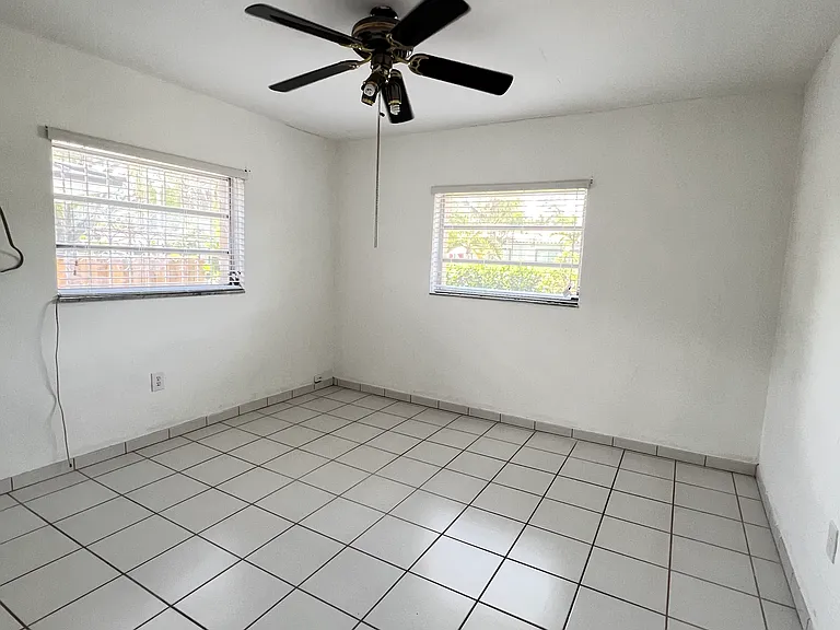 2027 SW 23rd St #2027 — Photo 15
