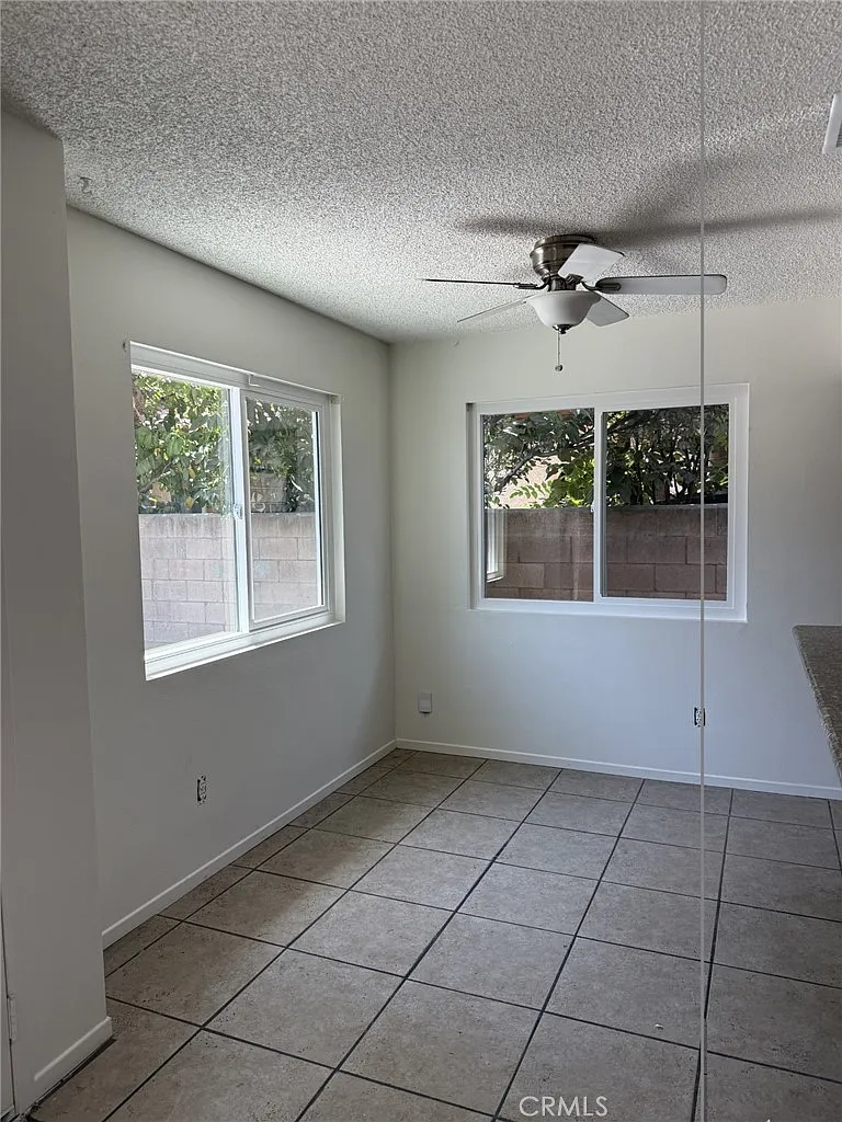 4 bed, 1400 sqft, $2,950 — Photo 4