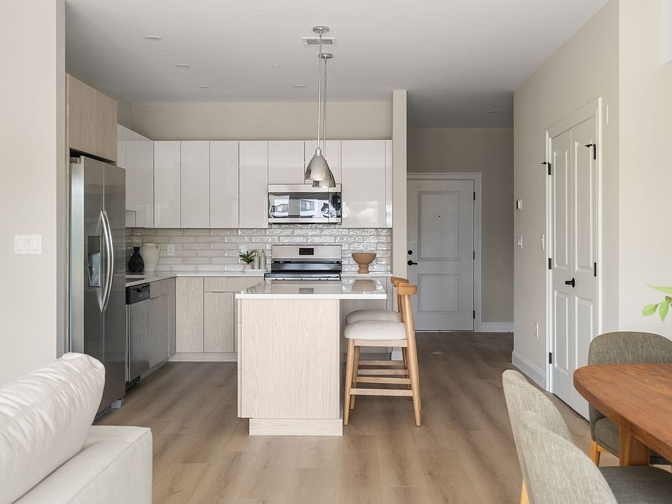 1st image of 13 Wentworth Rd #307
