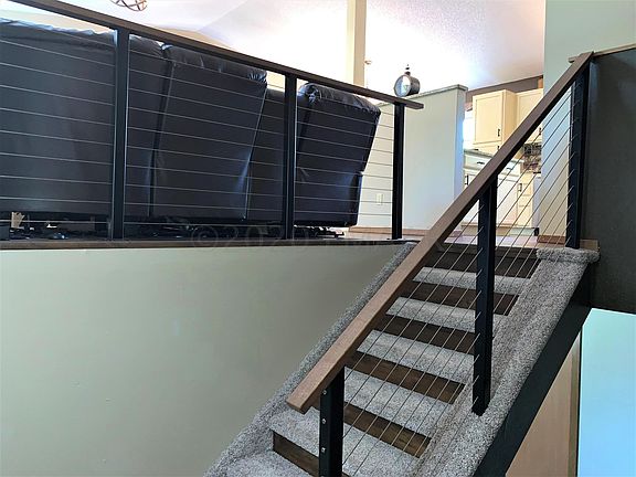 4th image of 822 Elmwood Pl