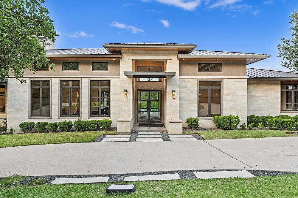 4 bed, 4.5 bath, 4295 sqft, $18,500 — Photo 4