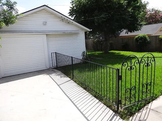 1214 Donaldson Ave — Photo 16