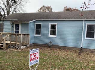 735 N Cedar St, Monticello, IA 52310