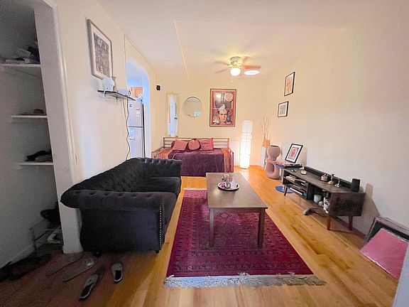 5th image of 210 Irving Ave #1