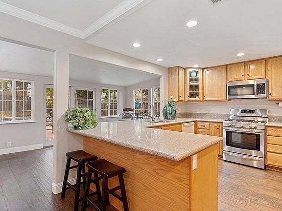 5th image of 6912 Woodmore Oaks Dr