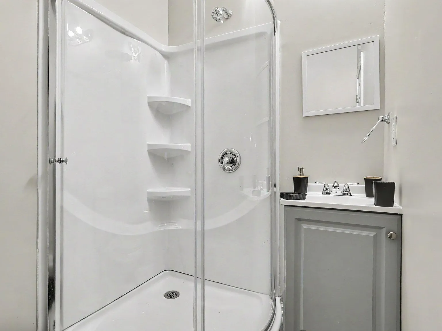4 bed, 5.0 bath, 1600 sqft, $1,183 — Photo 3