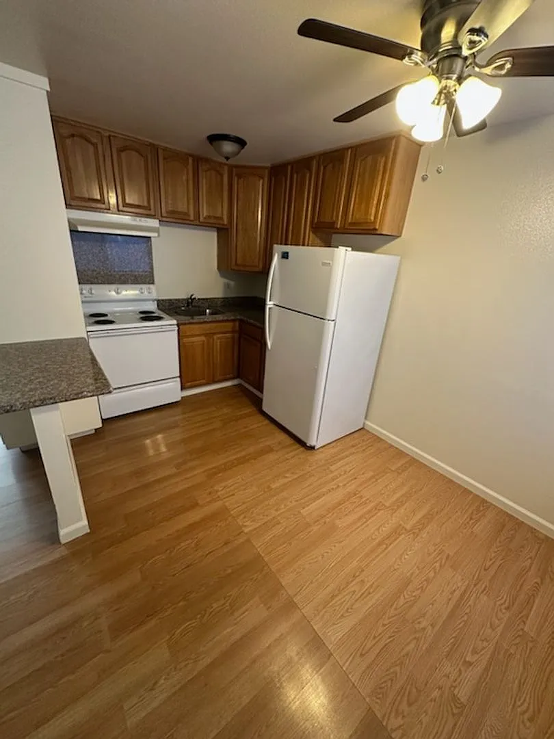 515 South E Creekside Apartments — Photo 1