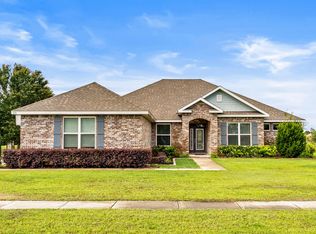 173 Tournament Ln, Freeport, FL 32439