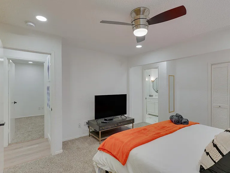6048 Holiday Ln — Photo 18