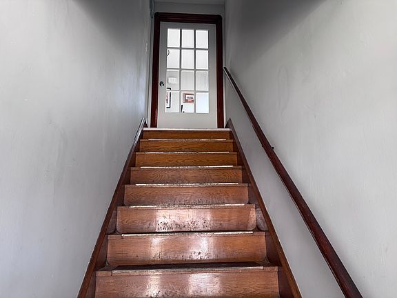2nd image of 3657 W 138th St #Up