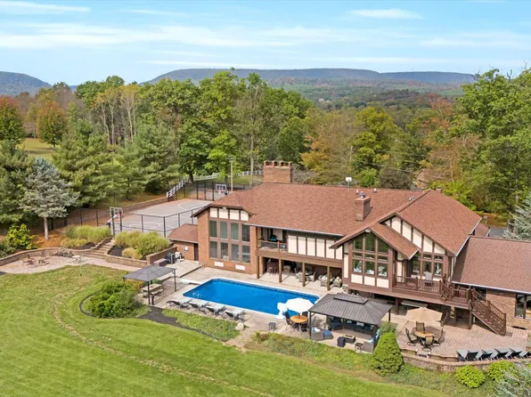 1554 W 7th St, Tyrone, PA 16686