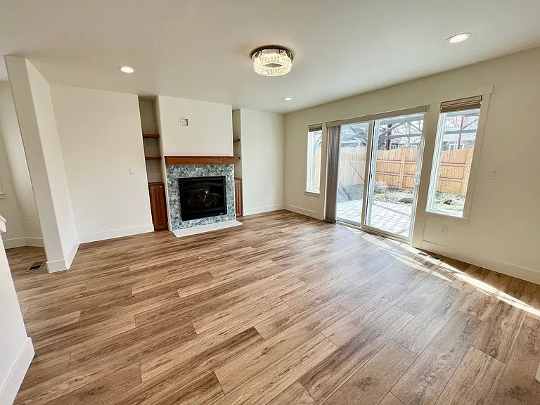 699 NW Florida Ave — Photo 2
