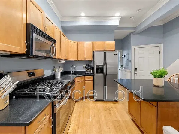 691 E 8th St #1, South Boston, MA 02127