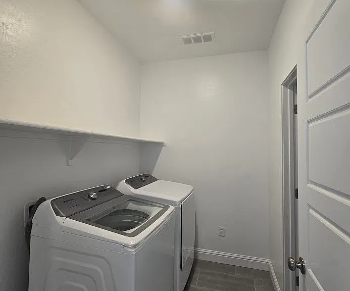 2320 S Claremont Ave — Photo 22