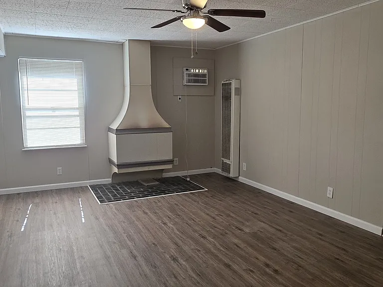 2259 Ainsworth Dr — Photo 7