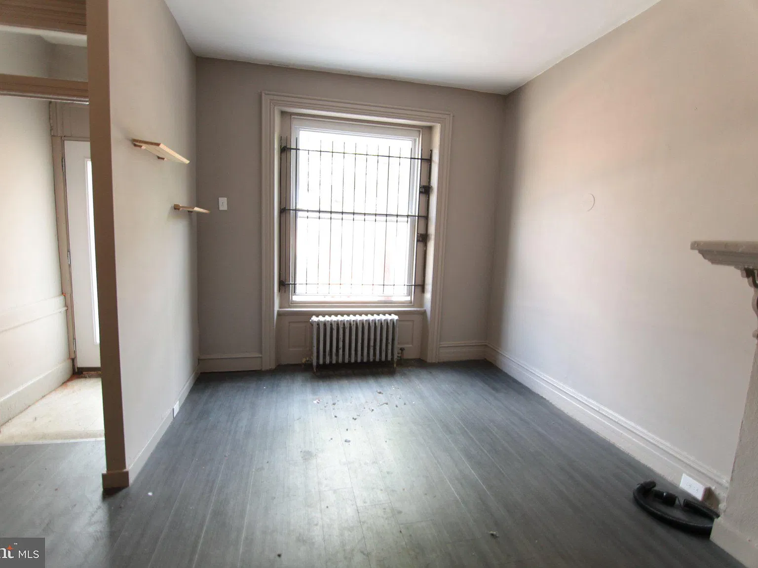 6 bed, 3.0 bath, 2000 sqft, $3,000 — Photo 2