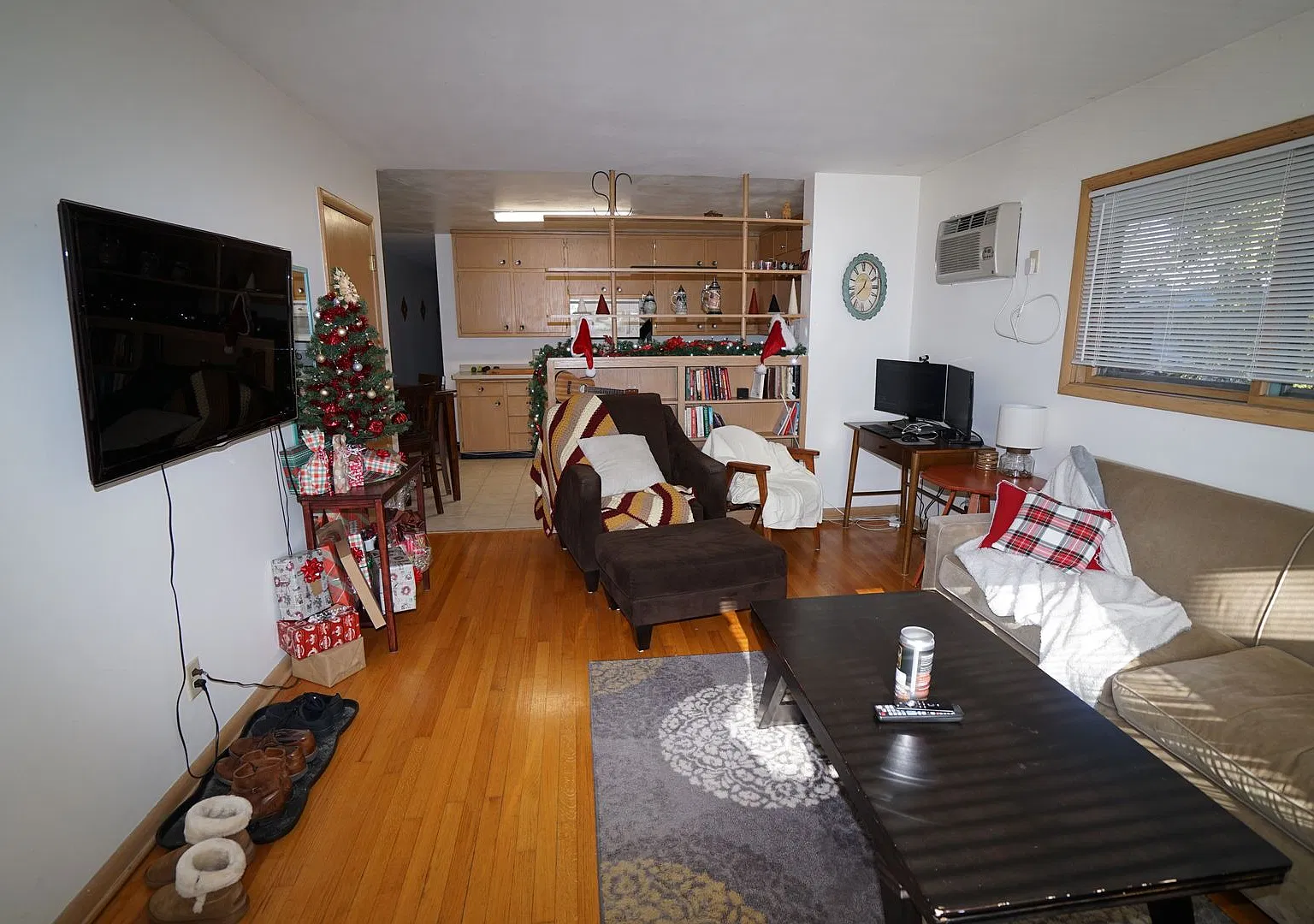 806 — Photo 2