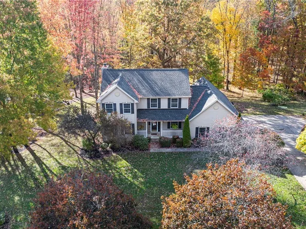 8127 Garfield Dr, Garrettsville, OH 44231
