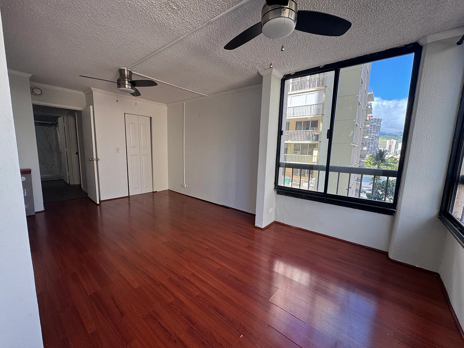 2 bed, 984 sqft, $4,500 — Photo 3