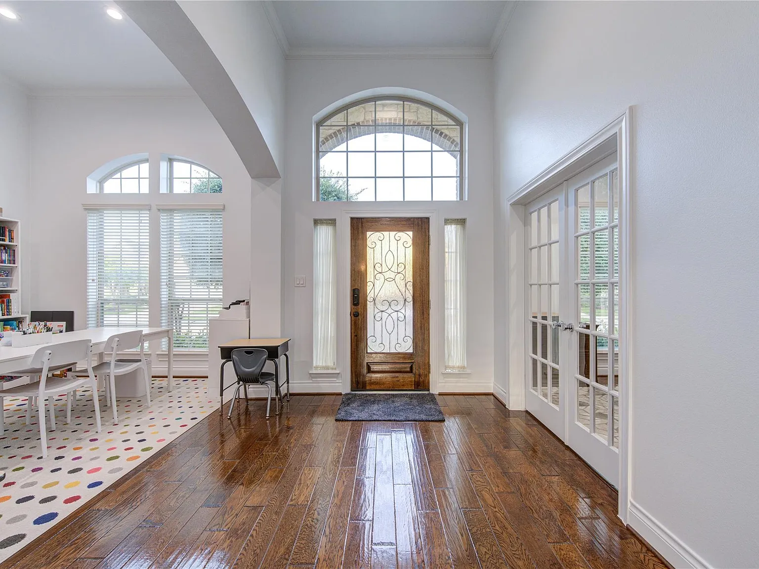 4 bed, 3.5 bath, 3548 sqft, $3,950 — Photo 4