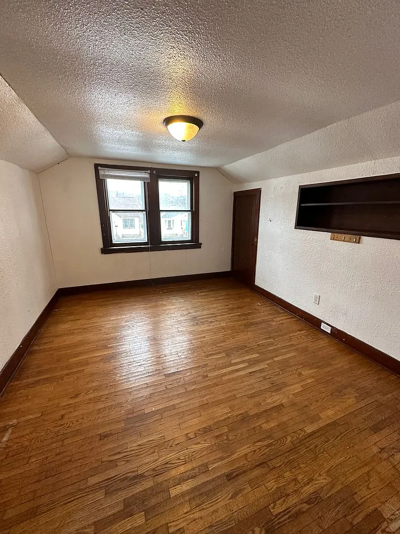 5 Bedroom Home Near UW-La Crosse with Garage & Yard — Photo 1