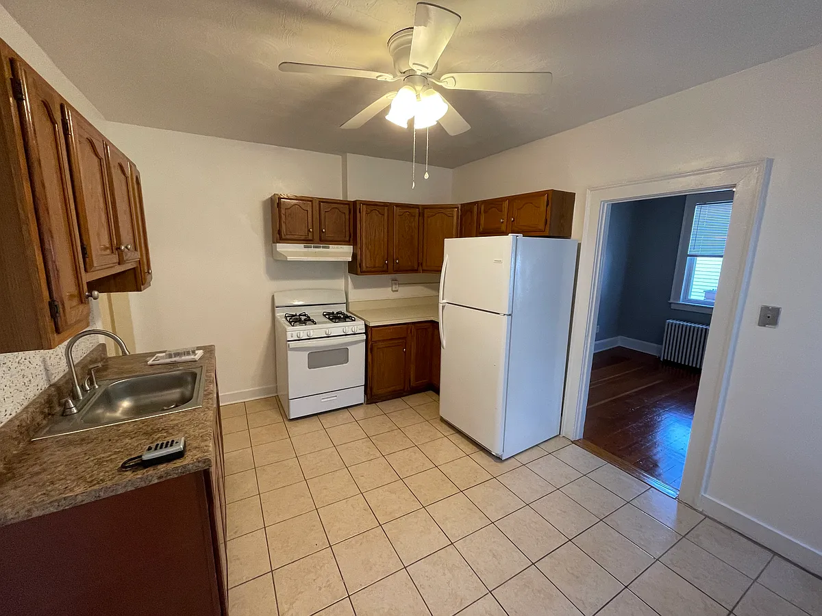 Building Photo - 137 Foxon Blvd #2