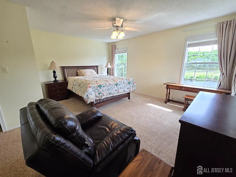 8 Glastonbury Dr — Photo 20