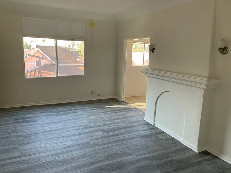 621 N Coronado St — Photo 3