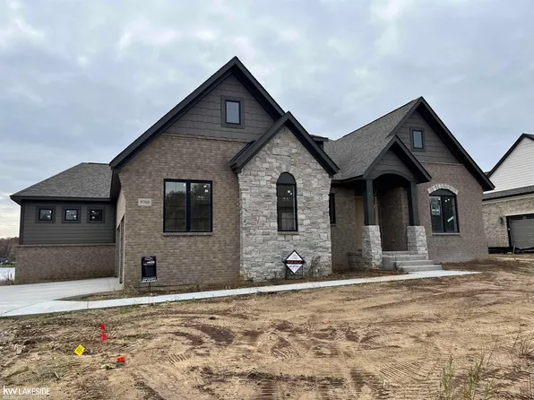 9768 Lake Edge Dr #23, Brighton, MI 48114