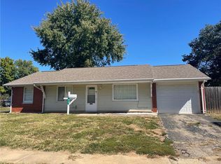 812 Applewood Dr, New Carlisle, OH 45344