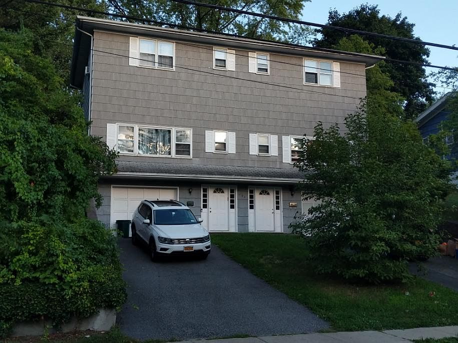 1st image of 104 E Maple St