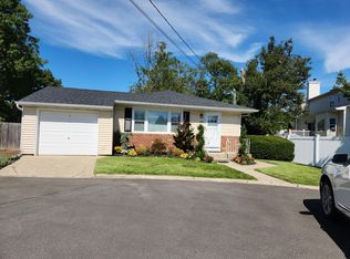 1311 Oneida Ave, Bellmore, NY 11710