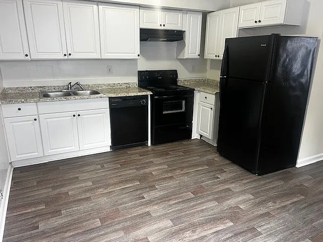 Lanier Townhomes — Photo 9