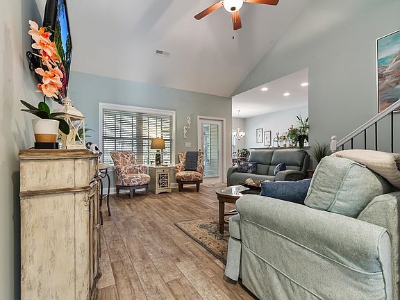 3rd image of 214 Clearwater Dr.