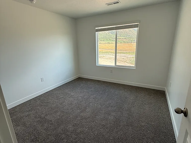 E 640 N — Photo 8