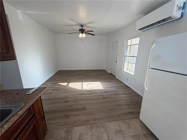 2 bed, 1.0 bath, 650 sqft, $1,000 — Photo 1