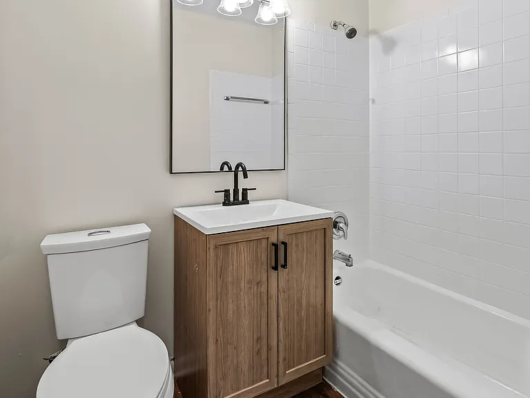 327 E Lake St — Photo 11
