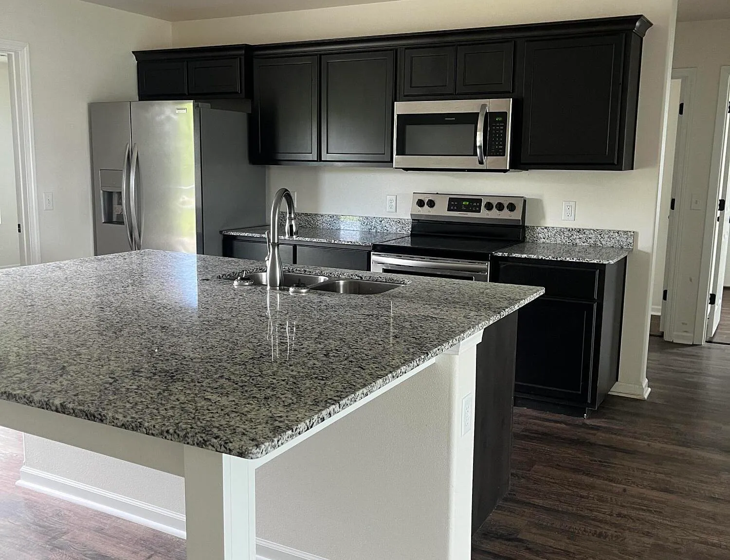 3 bed, 2.0 bath, 1180 sqft, $1,599 — Photo 4
