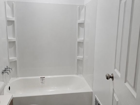 5th image of 906 S 27th St