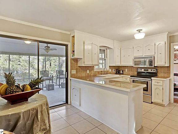 5th image of 100 Westover Pl