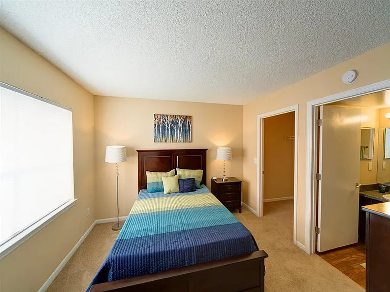 Holly Cove Apartments — Photo 19