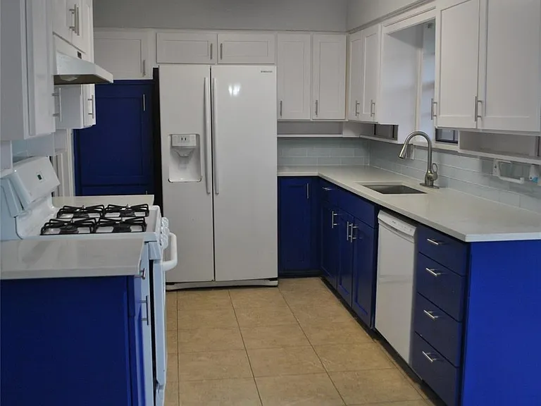 1902 Aspen Dr — Photo 2