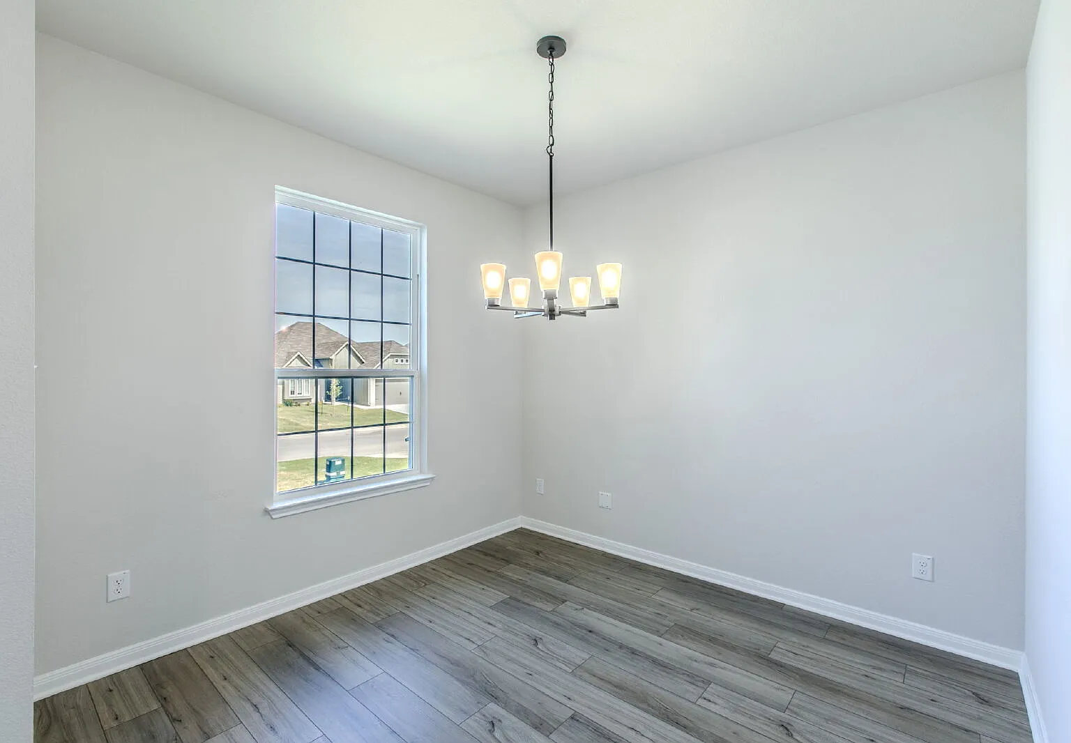 3 bed, 2.0 bath, 1550 sqft, $1,925 — Photo 3